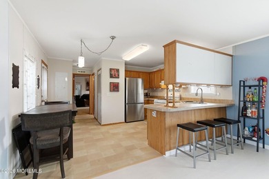 Move right into this young, very bright & open concept home with - photo 5