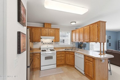 Move right into this young, very bright & open concept home with - photo 7