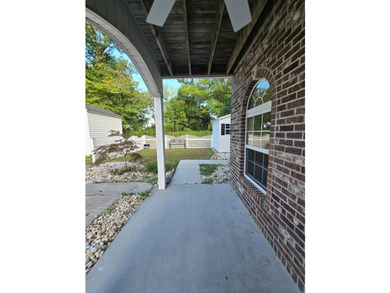 Beautifully maintained 3-bedroom, 2-bath corner-unit townhome in - photo 3