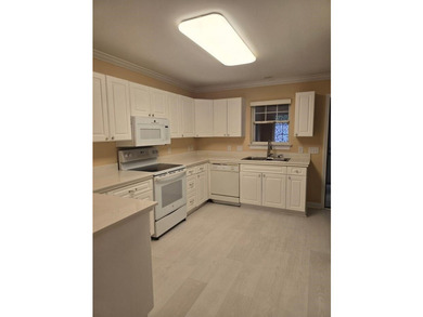Beautifully maintained 3-bedroom, 2-bath corner-unit townhome in - photo 10