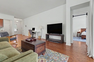 Welcome to this beautifully maintained three-bedroom, two-bath - photo 7