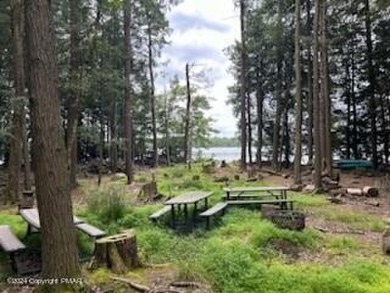 Lake Home For Sale in Pocono Summit, Pennsylvania