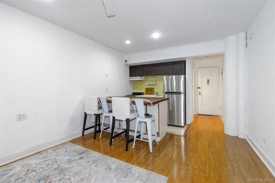 Elegant Studio Living at Canterbury Gardens, Located in the - photo 4