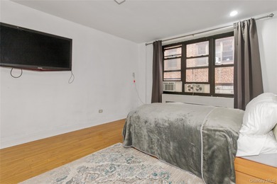 Elegant Studio Living at Canterbury Gardens, Located in the - photo 5