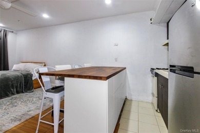Elegant Studio Living at Canterbury Gardens, Located in the - photo 8