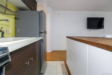 Elegant Studio Living at Canterbury Gardens, Located in the - photo 9