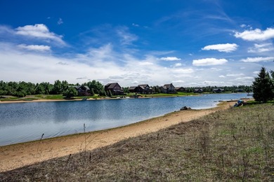 Beautiful, Prime lot on Stone Gate Lake. Located on the quiet - photo 21