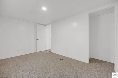 Escape to the peace and tranquility of this charming 3-bedroom - photo 26