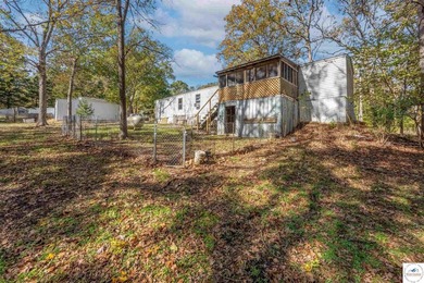 Escape to the peace and tranquility of this charming 3-bedroom - photo 38