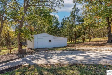 Escape to the peace and tranquility of this charming 3-bedroom - photo 41
