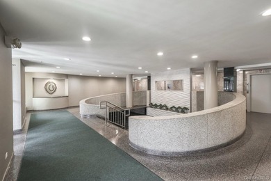 Welcome to Apartment 4C at Pembroke Square - a spacious - photo 2