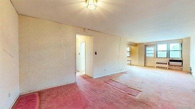 Welcome to Apartment 4C at Pembroke Square - a spacious - photo 3