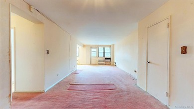 Welcome to Apartment 4C at Pembroke Square - a spacious - photo 4