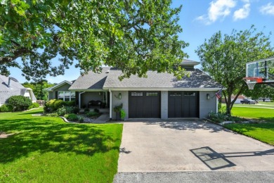 Comfort plus Luxury on Lakefront home on Lake Kiowa - Lake Home For Sale in Gainesville, Texas