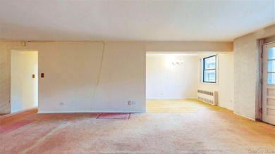 Welcome to Apartment 4C at Pembroke Square - a spacious - photo 7