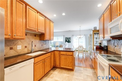 Enjoy the ease of ONE LEVEL LIVING in this beautiful townhome in - photo 10
