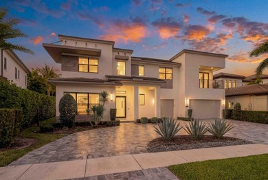 The last home built in The Oaks in 2019, this contemporary - photo 2