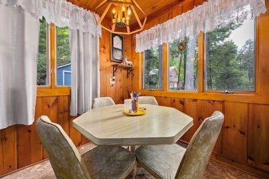 This charming cabin is located on the banks of Enterprise Lake - photo 7