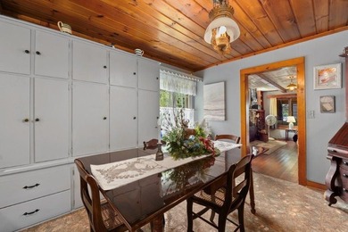 This charming cabin is located on the banks of Enterprise Lake - photo 8