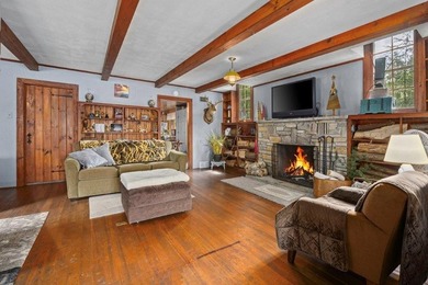 This charming cabin is located on the banks of Enterprise Lake - photo 9