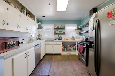 Price Tune-Up! Step into something different. This 2 bed, 1 bath - photo 8