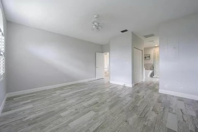 Beautiful property located in a peaceful and highly desirable - photo 7