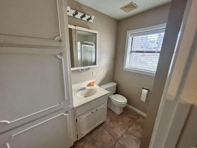 Great little 2 bedroom with over 1100 SF of space and a large - photo 21