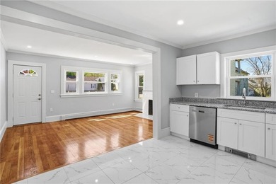 LOCATION! LOCATION! LOCATION!! THIS COMPLETELY UPDATED 3 BED 1.5 - photo 4