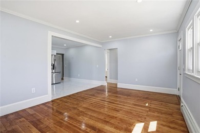 LOCATION! LOCATION! LOCATION!! THIS COMPLETELY UPDATED 3 BED 1.5 - photo 5