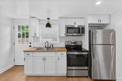 2023 Hugo Avenue is a beautifully renovated 2-bedroom, 2-bath - photo 6
