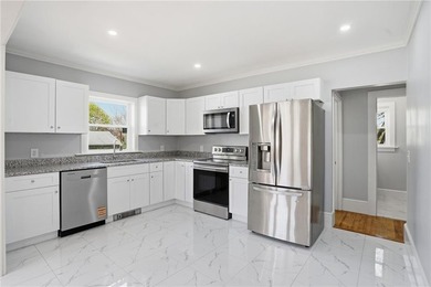 LOCATION! LOCATION! LOCATION!! THIS COMPLETELY UPDATED 3 BED 1.5 - photo 6