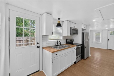 2023 Hugo Avenue is a beautifully renovated 2-bedroom, 2-bath - photo 7