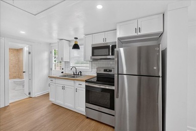 2023 Hugo Avenue is a beautifully renovated 2-bedroom, 2-bath - photo 8