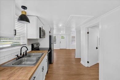 2023 Hugo Avenue is a beautifully renovated 2-bedroom, 2-bath - photo 9