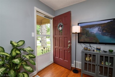 Welcome home to this well-maintained 3-bedroom, 2 full bathroom - photo 3