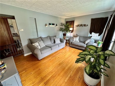 Welcome home to this well-maintained 3-bedroom, 2 full bathroom - photo 4