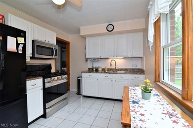 Welcome home to this well-maintained 3-bedroom, 2 full bathroom - photo 10