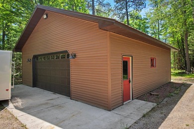 Beautifully crafted waterfront home on the Eagle River Chain - photo 4