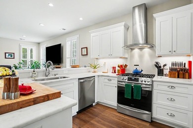 Better-Than-New Custom Home with Extensive Upgrades in the Heart - photo 6