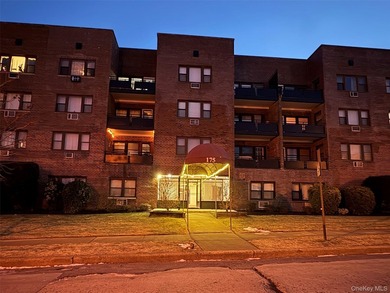 Large One Bedroom Apartment On The First Floor With A Nice Size - photo 1