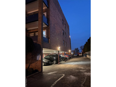 Large One Bedroom Apartment On The First Floor With A Nice Size - photo 9