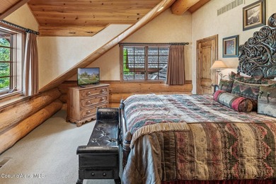 LUXURIOUS LOG HOME AT PRESTIGIOUS BLACK ROCK. Tucked on a serene - photo 31
