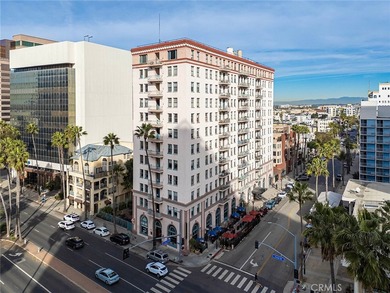 Experience downtown energy and coastal beach living at its - photo 5