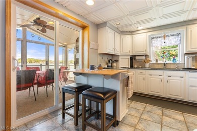 This house is all about the lake and maximizing the lake views - photo 16