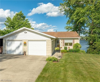 This house is all about the lake and maximizing the lake views - photo 32
