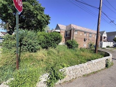 Opportunity in the Bronx. This 3 bedroom, 2 bath brick home sits - photo 4