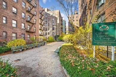 Bright and inviting 2-bedroom, 1-bathroom co-op apartment in the - photo 2