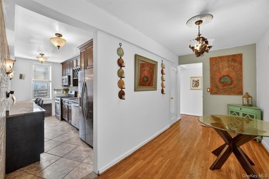 Bright and inviting 2-bedroom, 1-bathroom co-op apartment in the - photo 4