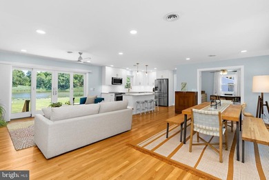 Coastal cottage charm meets waterfront living on picturesque - photo 5