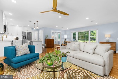 Coastal cottage charm meets waterfront living on picturesque - photo 7